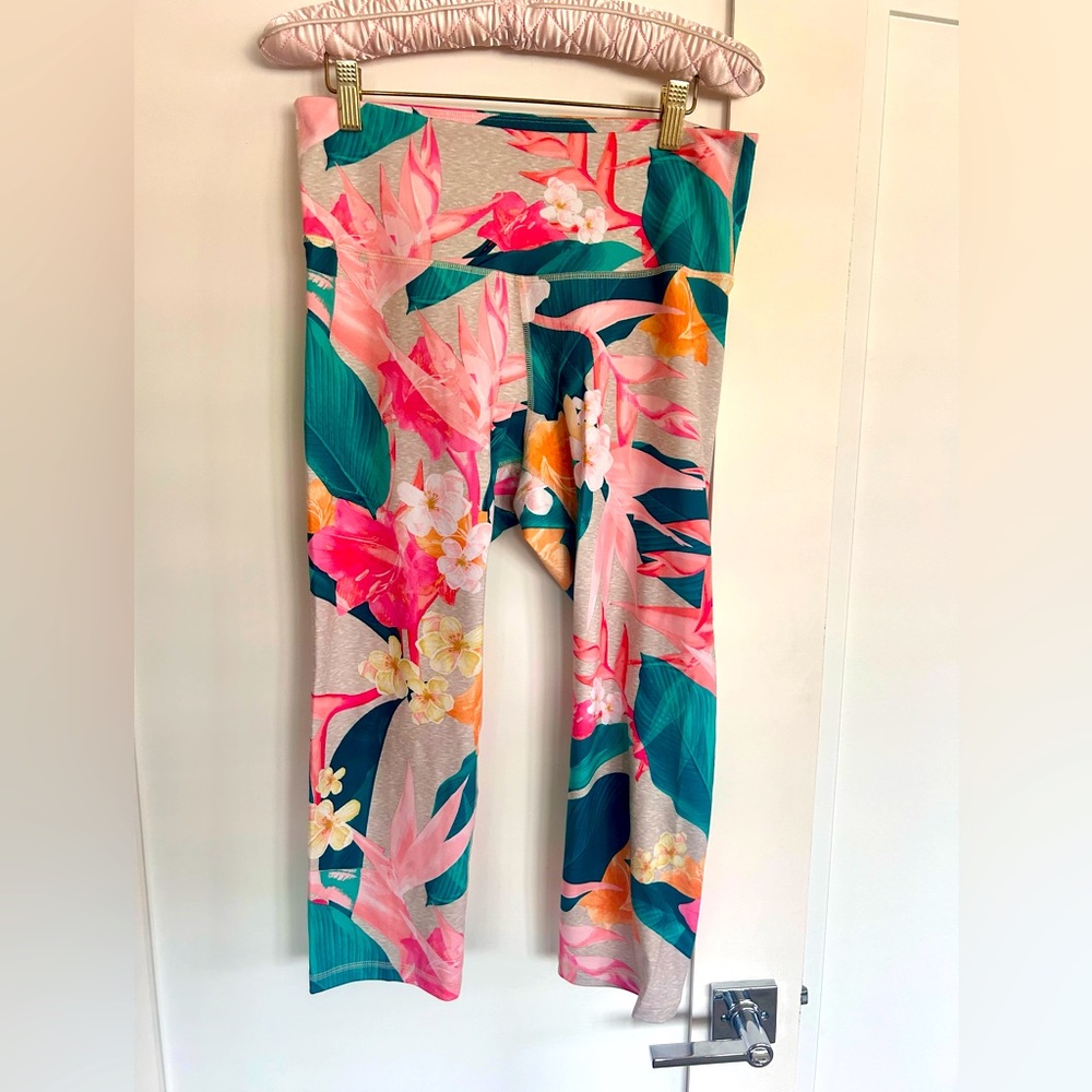 🌺Old navy Hawaiian floral cropped leggings. Size large